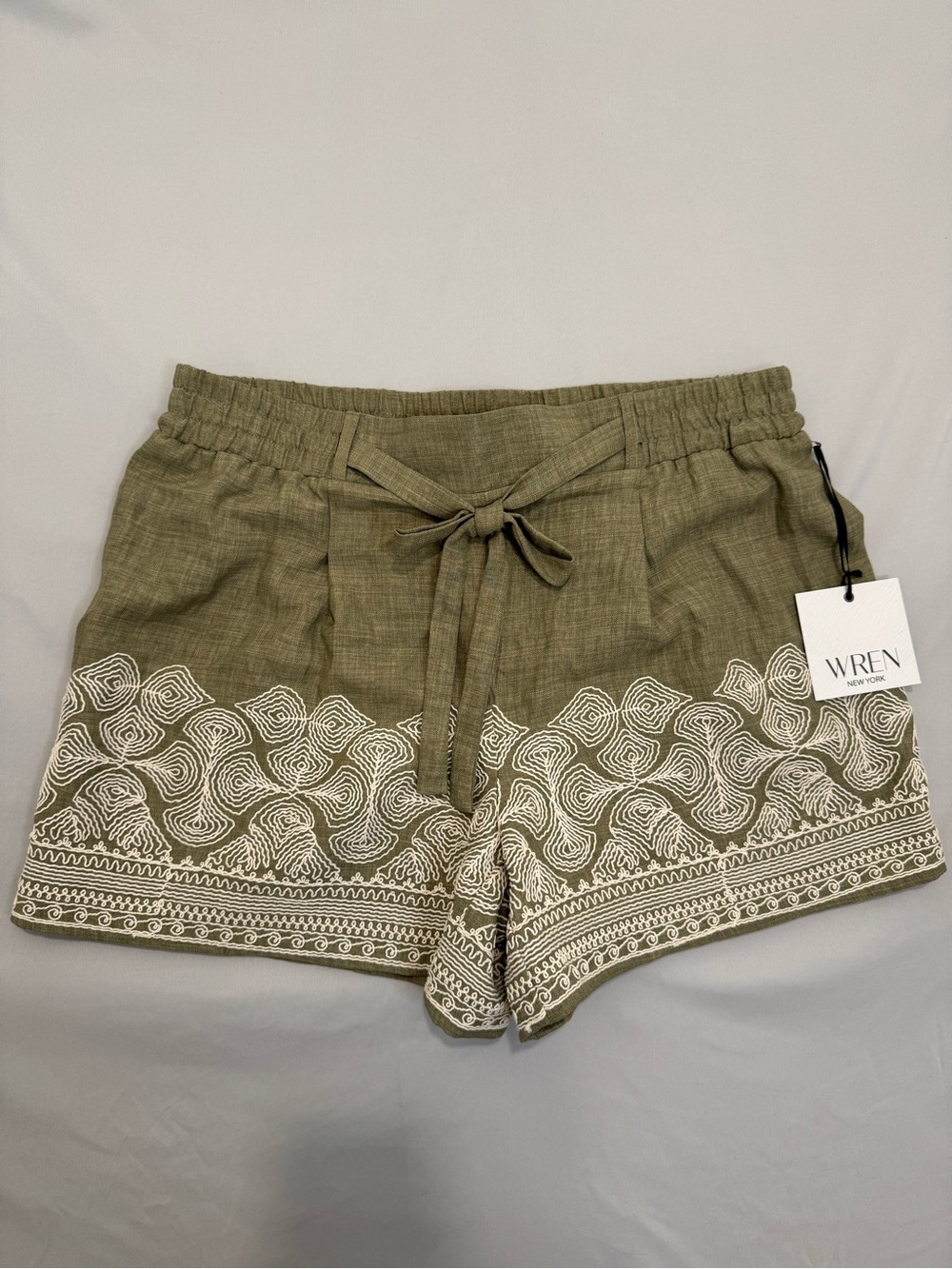 NWT Wren New York Embroidered Khaki High Rise Shorts Size Large